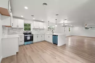 861 Woodcrest Dr, Hurst, TX 76053 - Photo 2