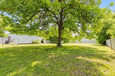 201 E Plummer Street, Eastland, TX 76448 - Photo 28