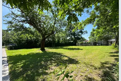 7242 Amy Street, Dallas, TX 75217 - Photo 2
