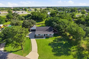300 Mockingbird Ln, Springtown, TX 76082 - Photo 2