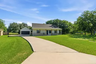 300 Mockingbird Ln, Springtown, TX 76082 - Photo 1