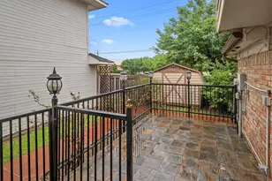 1922 Pinecrest Dr, Carrollton, TX 75010 - Photo 34