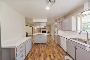 500 W London St, Bowie, TX 76230 - Photo 6