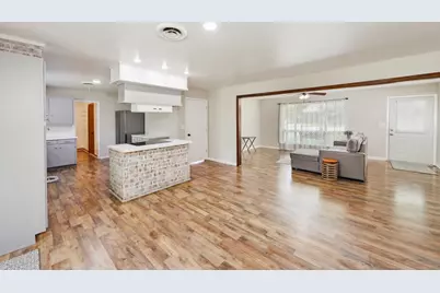 500 W London Street, Bowie, TX 76230 - Photo 14