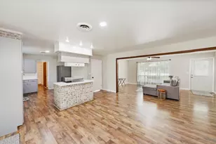 500 W London St, Bowie, TX 76230 - Photo 14