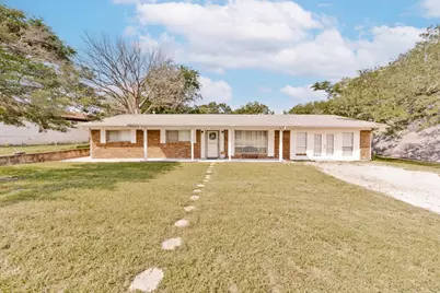500 W London Street, Bowie, TX 76230 - Photo 1