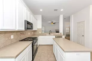10209 Fossil Valley Dr, Fort Worth, TX 76131 - Photo 18