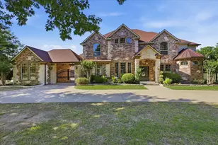 2056 Willow Bend Dr, Oak Leaf, TX 75154 - Photo 1