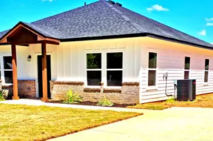 264 10th St NE, Paris, TX 75460 - Photo 2