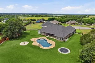 3913 Homestead Ct, Granbury, TX 76049 - Photo 2