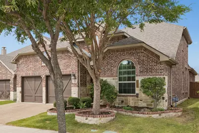 404 Warwick Boulevard, Lewisville, TX 75056 - Photo 2