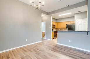812 Walnut St, Burleson, TX 76028 - Photo 4