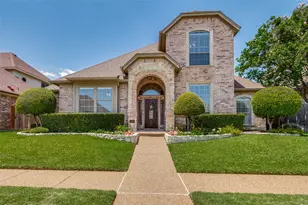 2409 Bedford Cir, Bedford, TX 76021 - Photo 2
