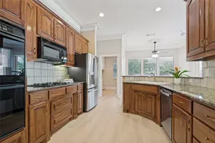 2409 Bedford Cir, Bedford, TX 76021 - Photo 4