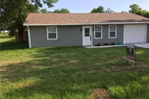 600 Pacific St E, Honey Grove, TX 75446 - Photo 2