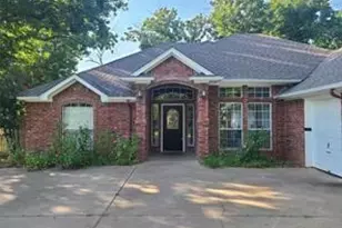 9020 Monticello Dr, Granbury, TX 76049 - Photo 2