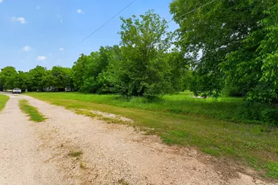 4002 Curry Road, Arlington, TX 76001 - Photo 12