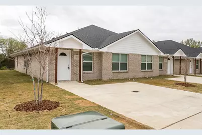 601 Casa Linda Drive, Ennis, TX 75119 - Photo 1
