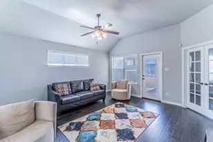 1901 Maplewood Dr, Glenn Heights, TX 75154 - Photo 2