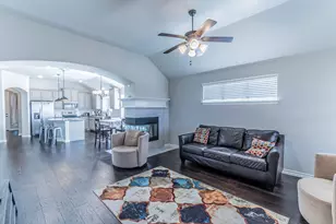 1901 Maplewood Dr, Glenn Heights, TX 75154 - Photo 4