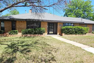 2550 Meadow Lake Dr, Abilene, TX 79606 - Photo 2