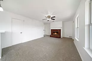 633 Madeline Ct, Azle, TX 76020 - Photo 6