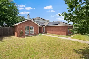 633 Madeline Ct, Azle, TX 76020 - Photo 2