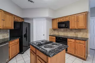 311 Riverwalk Ln, Irving, TX 75063 - Photo 6