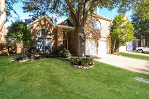 311 Riverwalk Ln, Irving, TX 75063 - Photo 2
