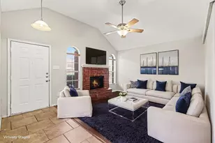 10761 Castle Dr, Frisco, TX 75035 - Photo 2