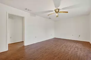 988 N Clinton St, Stephenville, TX 76401 - Photo 4