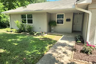 908 Dover Cir, Gainesville, TX 76240 - Photo 2
