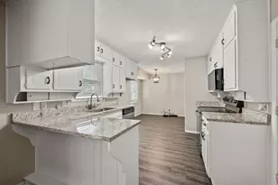 217 Glenn Dr, Hurst, TX 76053 - Photo 4