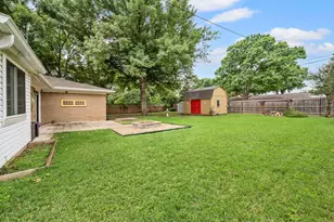 217 Glenn Dr, Hurst, TX 76053 - Photo 2