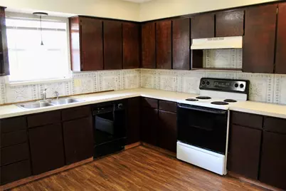 2207 Canterbury Court, Denton, TX 76205 - Photo 2