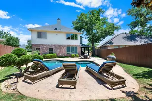 3024 Greenway Dr, Burleson, TX 76028 - Photo 2