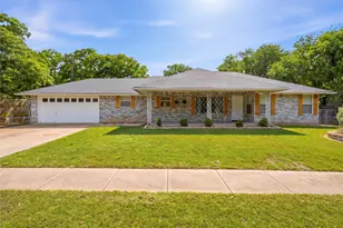 217 Spruce Cir, Azle, TX 76020 - Photo 2