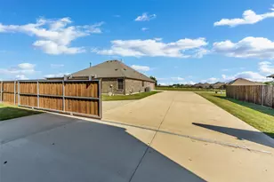 1231 Colorado Dr, Waxahachie, TX 75167 - Photo 2