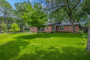 1312 W Lavender Ln, Arlington, TX 76013 - Photo 2