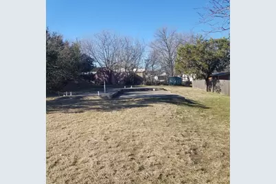 2206 Beverly Drive, Granbury, TX 76048 - Photo 2