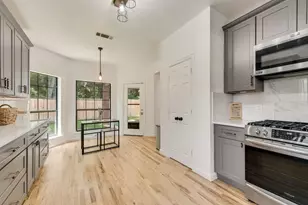 2422 Black Spruce Ct, Arlington, TX 76001 - Photo 12