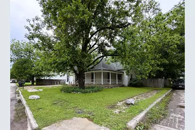 215 Heath Street, Cleburne, TX 76031 - Photo 2