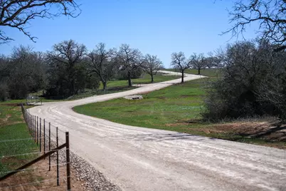 784 Main Loop Loop, Waelder, TX 78959 - Photo 8