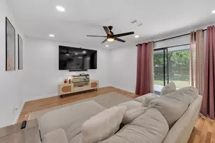 821 Lovers Ln, Grapevine, TX 76051 - Photo 10