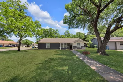 821 Lovers Lane, Grapevine, TX 76051 - Photo 1