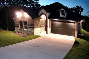 502 Palmetto Ct, Runaway Bay, TX 76426 - Photo 4