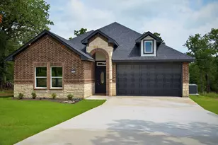 502 Palmetto Ct, Runaway Bay, TX 76426 - Photo 2