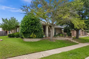 1707 W Venus Dr, Lancaster, TX 75134 - Photo 2