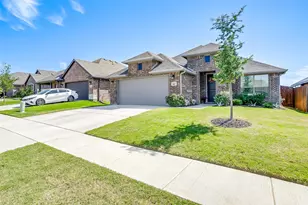 907 Beverly Dr, Cleburne, TX 76033 - Photo 2