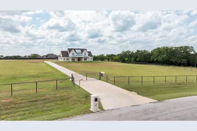 2208 Summerlin Court, Granbury, TX 76048 - Photo 2